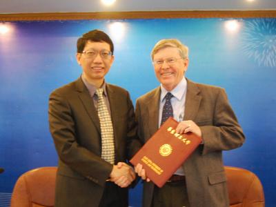Maurice Brookhart教授受聘国产直播
客座教授